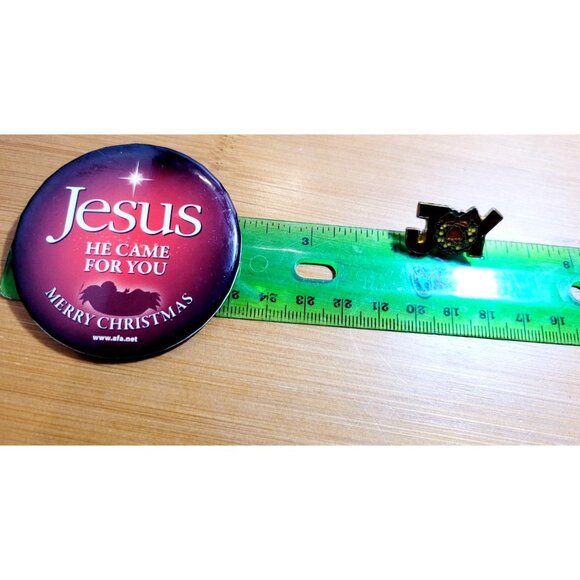 Vintage Christmas Pins Holly Wreath Angel JOY Jesus Button Vintage Christmas - Picture 4 of 5